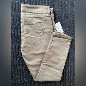 Brody crop- stretchy jeans -khaki green- NEW WITH TAGS- 25